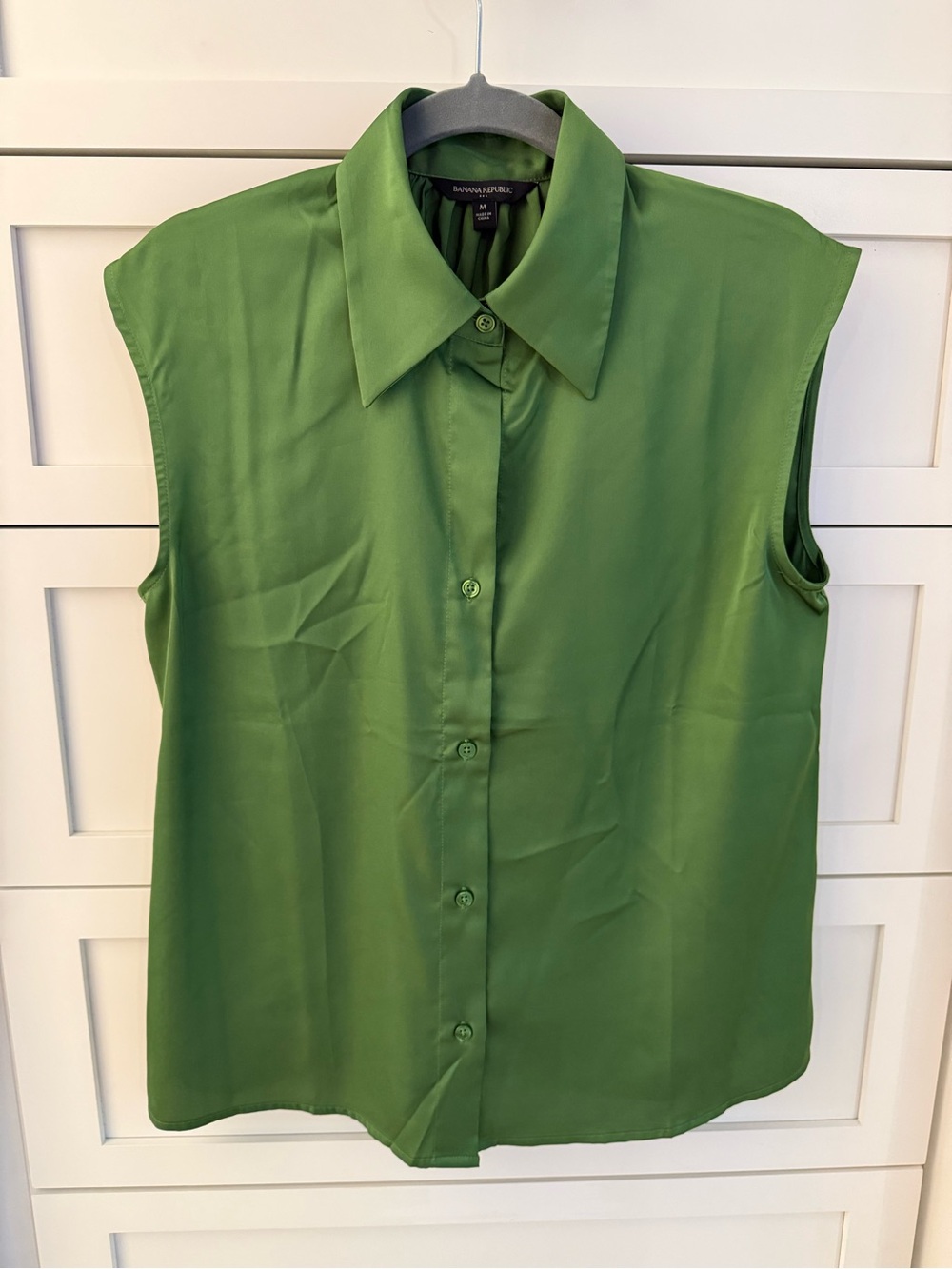 Banana Republic Bright Green Sleeveless Button-Down Shirt
